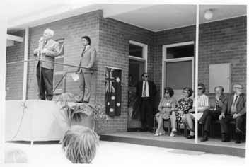 Marshall_Irving_addressing_guests_at_Parafield_Research_Centre